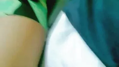 Busty ស្លុត Daphne រូស fucks គូស្នេហ៍របស់នាងនៅក្នុងបន្ទប់ទឹក
