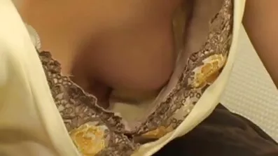 ពៅ fucks pussy នៃ latina ពណ៌ទង់ដែងមួយដែលមានសត្វលាដ៏ធំមួយ