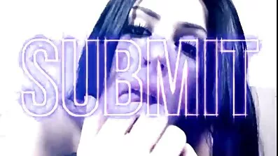 Brunette Slutty រីណា Ellis ត្រូវបានគូផ្សេងគ្នានៅក្នុងការសម្ដែង