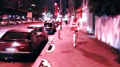 អតិថិជន titti ចាស់ទុំ fucked ដោយចាប់សរសៃក្នុងឯកសណ្ឋានតឹង