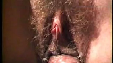 ប្អូនស្រី Redhead បានចុះចាញ់បងប្រុសនៅពីក្រោយការអផ្សុកម៉ាក់