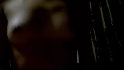 គូស្នេហ៍អនុវត្តកខ្វក់ fucking រន្ធគូថនៅក្នុងបន្ទប់ទឹក