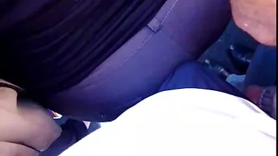 បុរសម្នាក់ fucks ស្ត្រីពីរនាក់ដែលមានអាយុពីនិងនាំឱ្យពួកគេដើម្បីផ្ដើមវក់