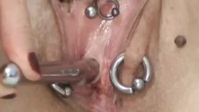 មិត្តប្រុស Horny ឆានែលជល់លារបស់ brunette មាន់មួយ
