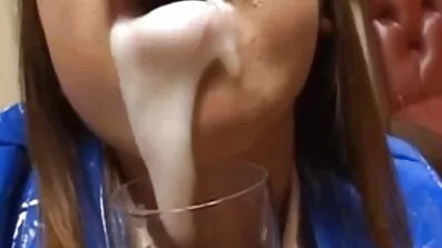ម៉ាស្សា fucked រន្ធគូថដោយ appetizing brunette
