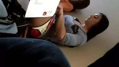 ម៉ាស្សា fucked នៅក្នុងរន្ធទាំងអស់ដោយម៉ាស៊ីនភ្ញៀវ oiled ស្រស់ស្អាត