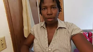 បុរស fucked យ៉ាងល្អិតល្អន់រន្ធគូថគុហាក្មេងស្រីនៅក្នុងស្រោមជើង
