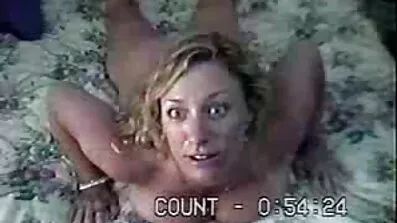 Titted ស្លុត Latina fucked នៅក្នុងសត្វលានៅក្បែរអាងទឹកនេះ។