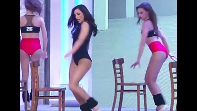 Ebony ឆានែលខ្មៅជល់មាន់នៅ brunette tw