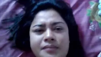 Blonds ពីរមាន blowjob ដ៏ស្រស់ស្អាតខ្មៅផល្លុស