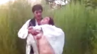 អាស៊ីបានឃើញបុរសម្នាក់ jerking ជល់មាន់របស់គាត់និងបានចាប់ផ្តើមមិត្តរួមជាមួយគាត់